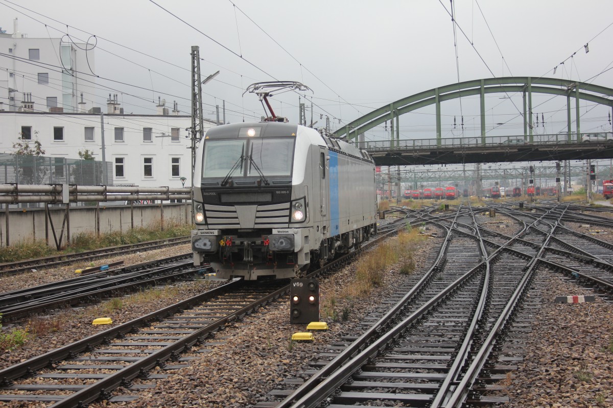 Railpool / WLC 193 806 kommt am 24.08.2013 aus der Abstellung gefahren in Wien Westbahnhof.