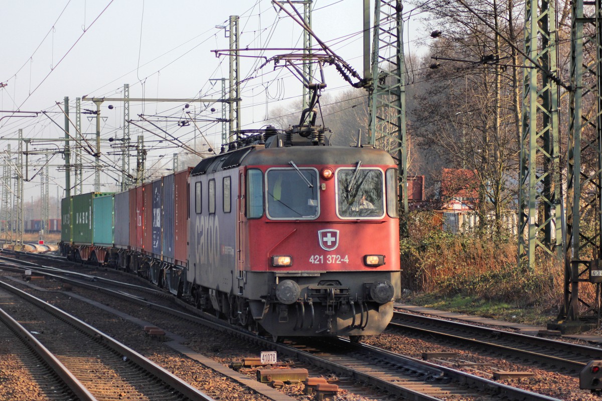 SBB Cargo 421 372-4 kommt nach dem Umlaufen in der Abstellung in Hamburg Harburg wieder aus der Abstellung und durchfhrt am 29.03.2014 wieder den Bahnhof Hamburg Harburg.