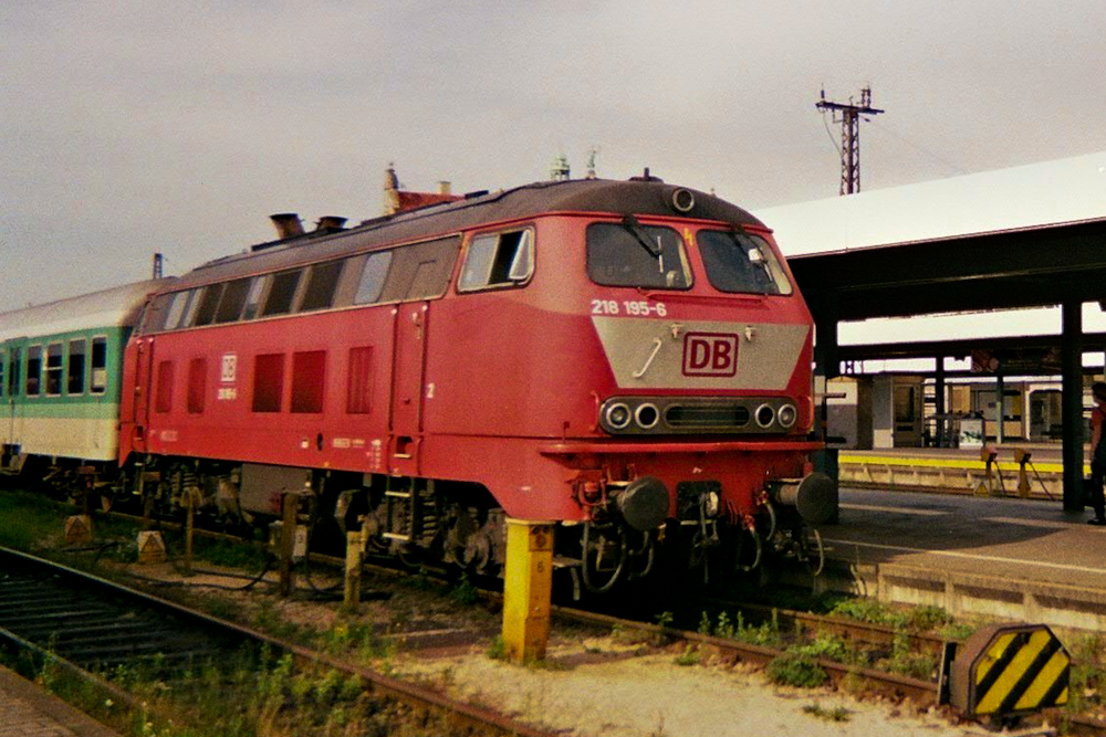 Scan vom Negativ: 218 195-6 Lindau (Bodensee) Hauptbahnhof. 1997/98