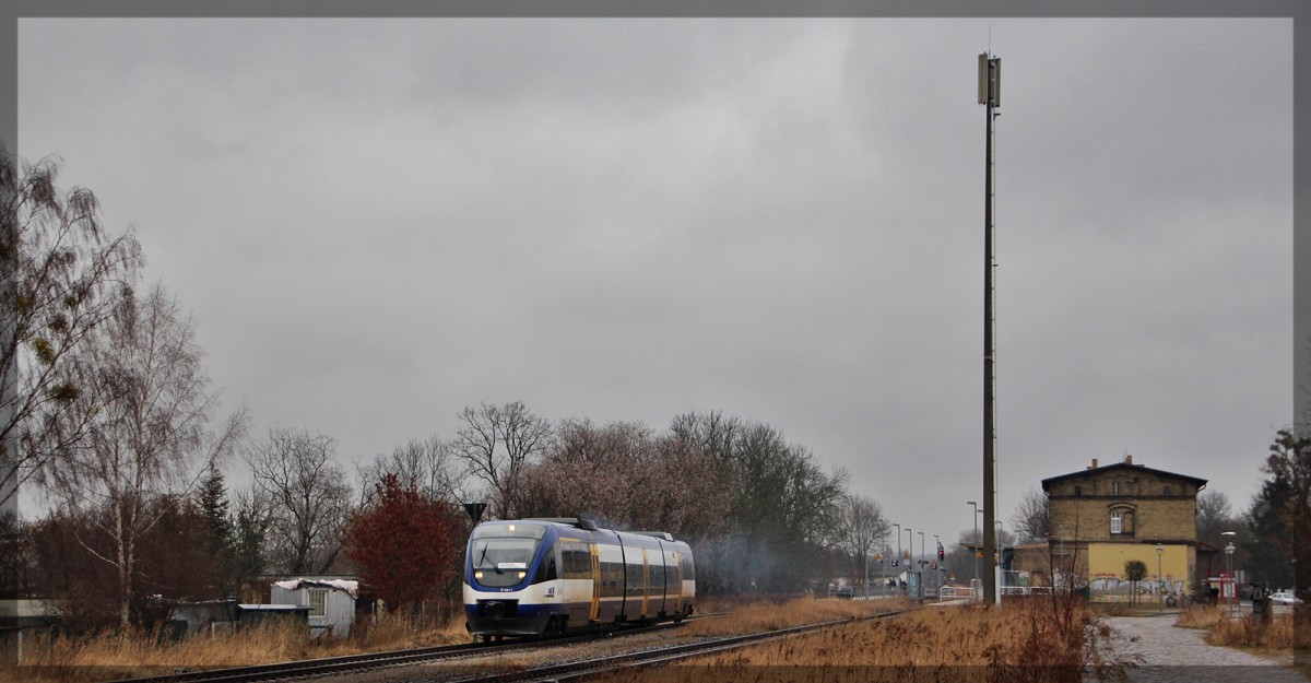 VT 0011 der NEB bei der Ausfahrt aus dem Bahnhof Zehdenik am 06.03.2016