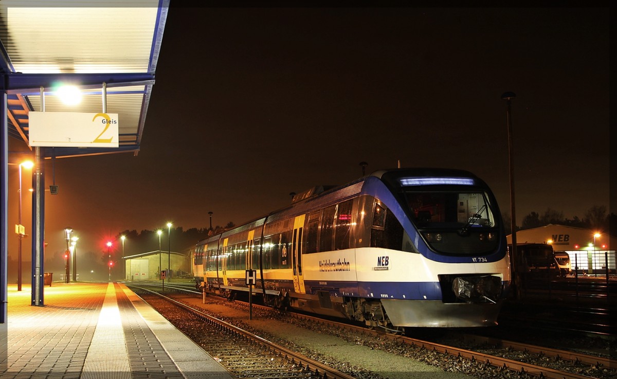 VT 734 der Niederbarnimer Eisenbahn in Basdorf morgens um 3 Uhr, bevor es wieder an die Arbeit geht. (17.01.2015)