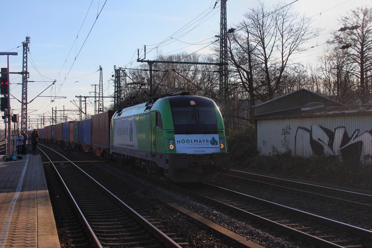 WLC 1216 954 mit Containerzug am 17.01.2015 in Hamburg Harburg. 