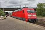 DB 101 010-7 bei der Einfahrt am 13.05.2014 in Hamburg Harburg mit dem IC nach Karlsruhe Hbf.