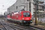 BB 1116 018 im Schlepp von der BB 1144 271 im Bahnhof Wien West gefahren am 24.08.2013  