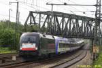 ES64 U2 - 026 mit HKX von Köln Hbf auf dem Weg nach Hamburg-Altona bei Hamburg-Veddel am 10.05.2014