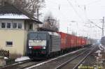 189 159 mit Containerzug in Sarstedt (Han) am 01.02.2014 auf dem Weg nach Hamburg