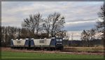 RBH 113 ( 143 059 ) mit RBH 126 ( 143 217 ) warten auf die Einfahrt in den Bahnhof von Stendell am 22.03.2016