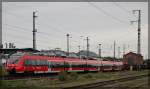 Der 442 345 bei der Ausfahrt in Richtung Neustrelitz Hbf in Neubrandenburg am 27.04.2015
